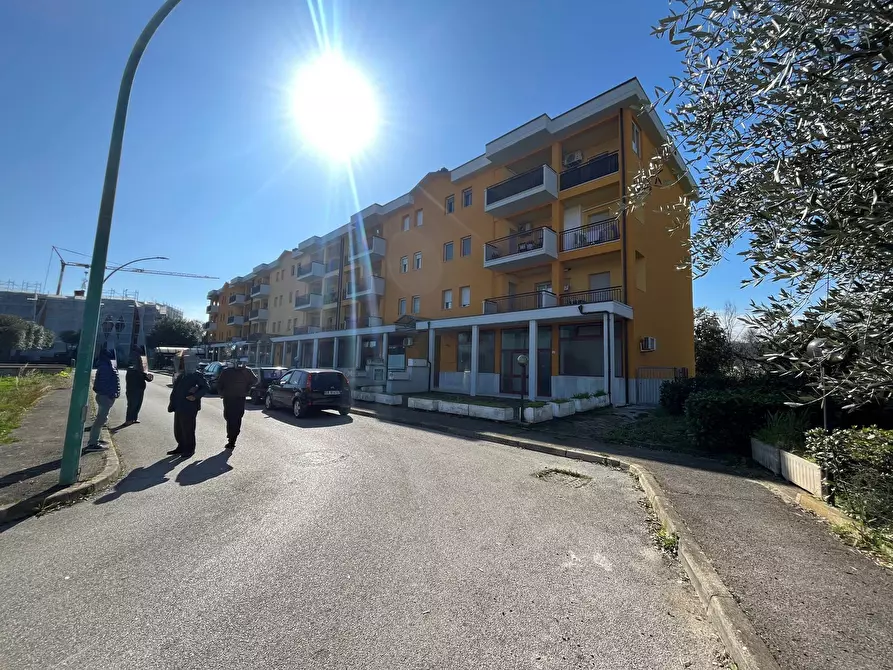 Immagine 2 di Locale commerciale in vendita  in PIAZZA ABRUZZO a San Salvo