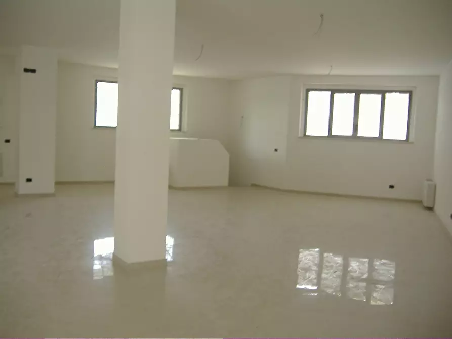 Immagine 4 di Locale commerciale in vendita  in VIA HISTONIENSE a Vasto