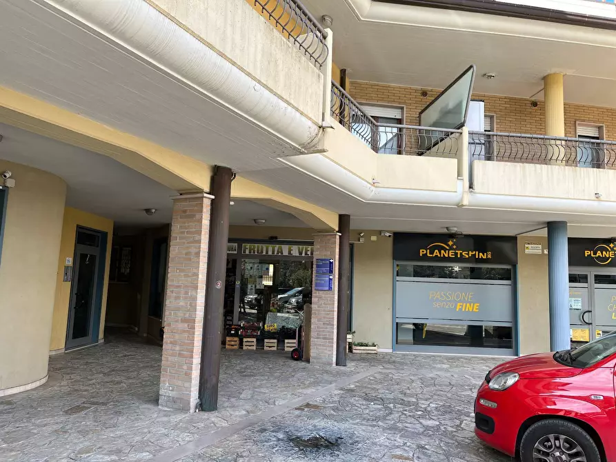 Immagine 2 di Locale commerciale in vendita  in VIA HISTONIENSE a Vasto