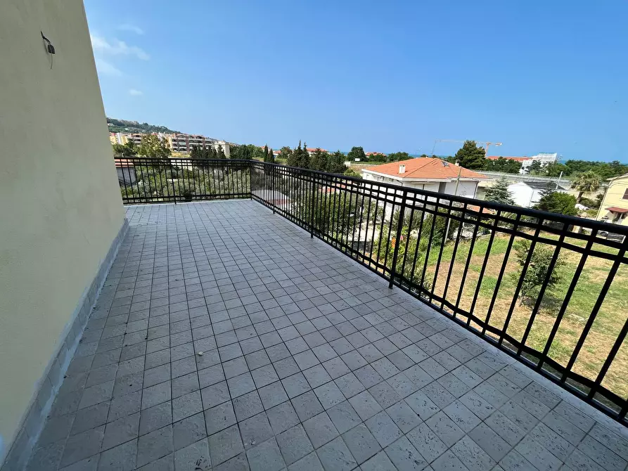 Immagine 12 di Villa in vendita  in VIA MONTEVECCHIO a Vasto