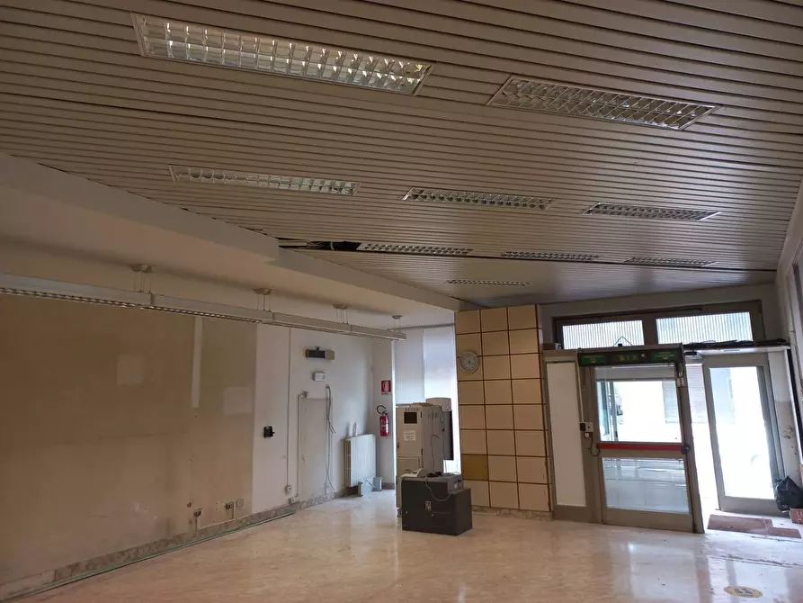 Immagine 9 di Locale commerciale in affitto  in VIA DANTE ALIGHIERI a Scerni