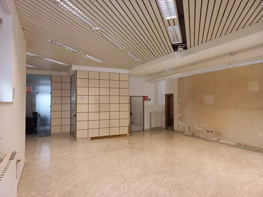 Immagine 10 di Locale commerciale in affitto  in VIA DANTE ALIGHIERI a Scerni