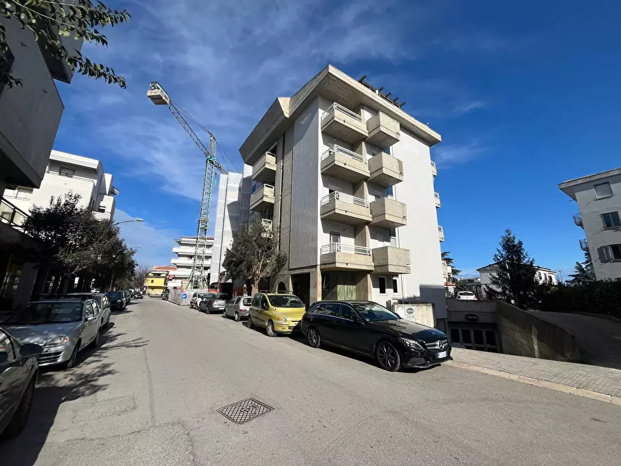 Immagine 6 di Locale commerciale in vendita  in VIA PLATONE a Vasto