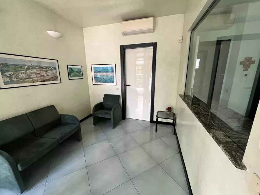 Immagine 10 di Locale commerciale in vendita  in VIA PLATONE a Vasto