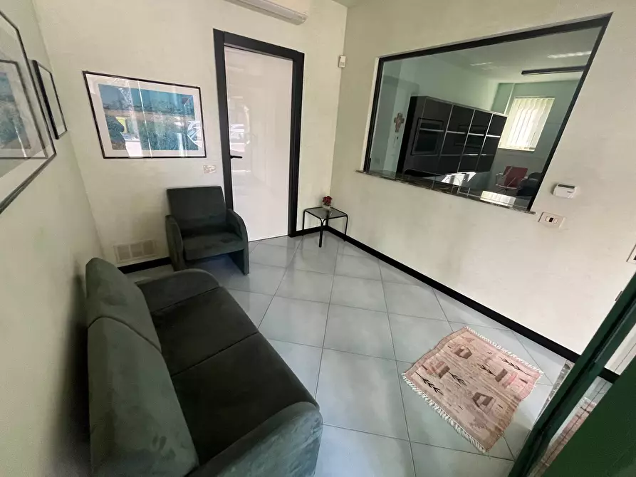 Immagine 11 di Locale commerciale in vendita  in VIA PLATONE a Vasto