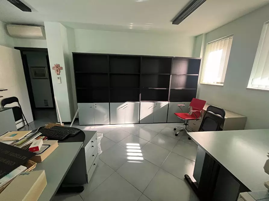 Immagine 15 di Locale commerciale in vendita  in VIA PLATONE a Vasto