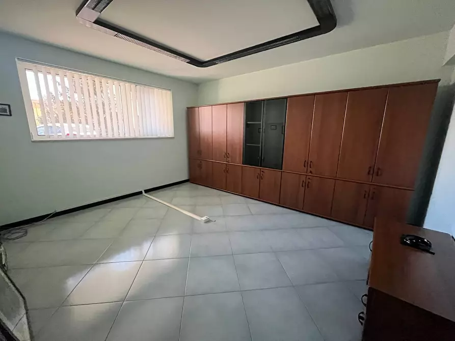 Immagine 5 di Locale commerciale in vendita  in VIA PLATONE a Vasto