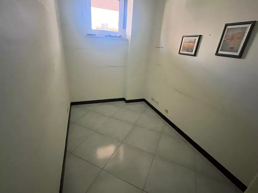 Immagine 19 di Locale commerciale in vendita  in VIA PLATONE a Vasto