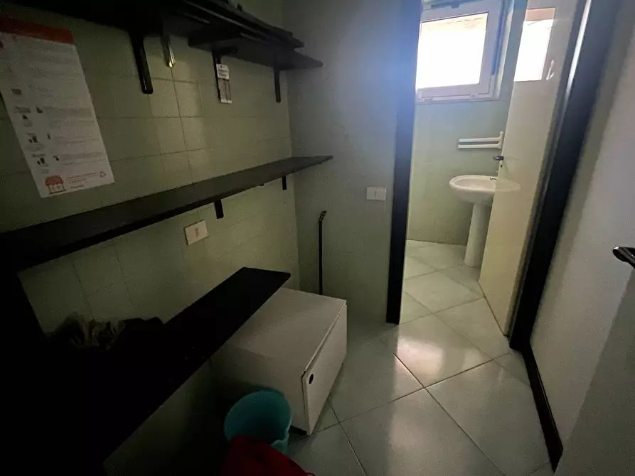 Immagine 20 di Locale commerciale in vendita  in VIA PLATONE a Vasto