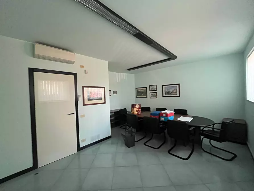 Immagine 22 di Locale commerciale in vendita  in VIA PLATONE a Vasto