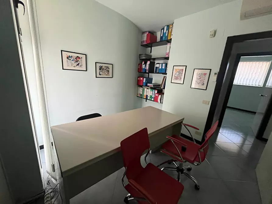 Immagine 23 di Locale commerciale in vendita  in VIA PLATONE a Vasto