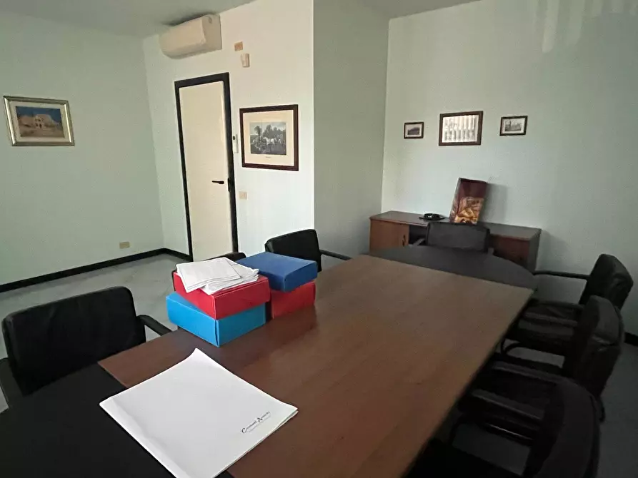 Immagine 3 di Locale commerciale in vendita  in VIA PLATONE a Vasto