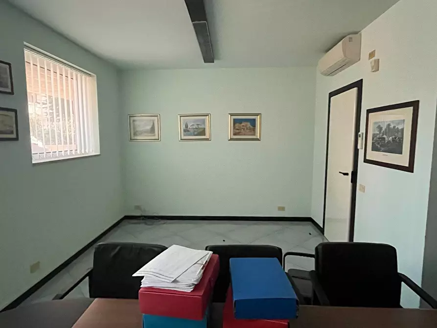 Immagine 25 di Locale commerciale in vendita  in VIA PLATONE a Vasto