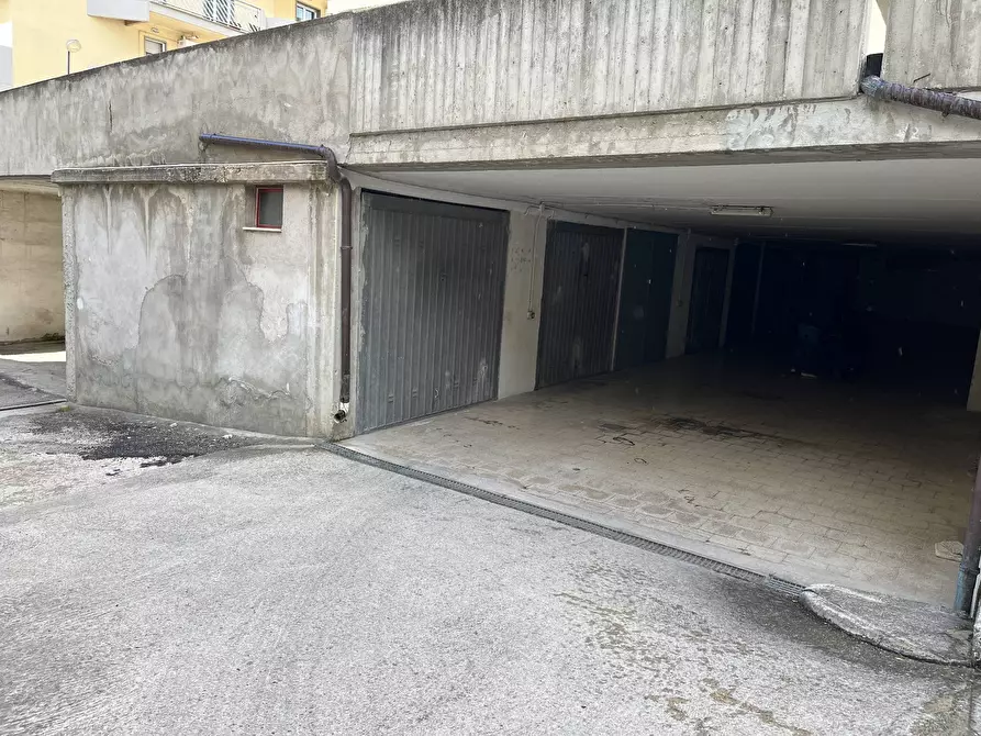 Immagine 4 di Box auto in vendita  in VIA DEL GIGLIO a Vasto