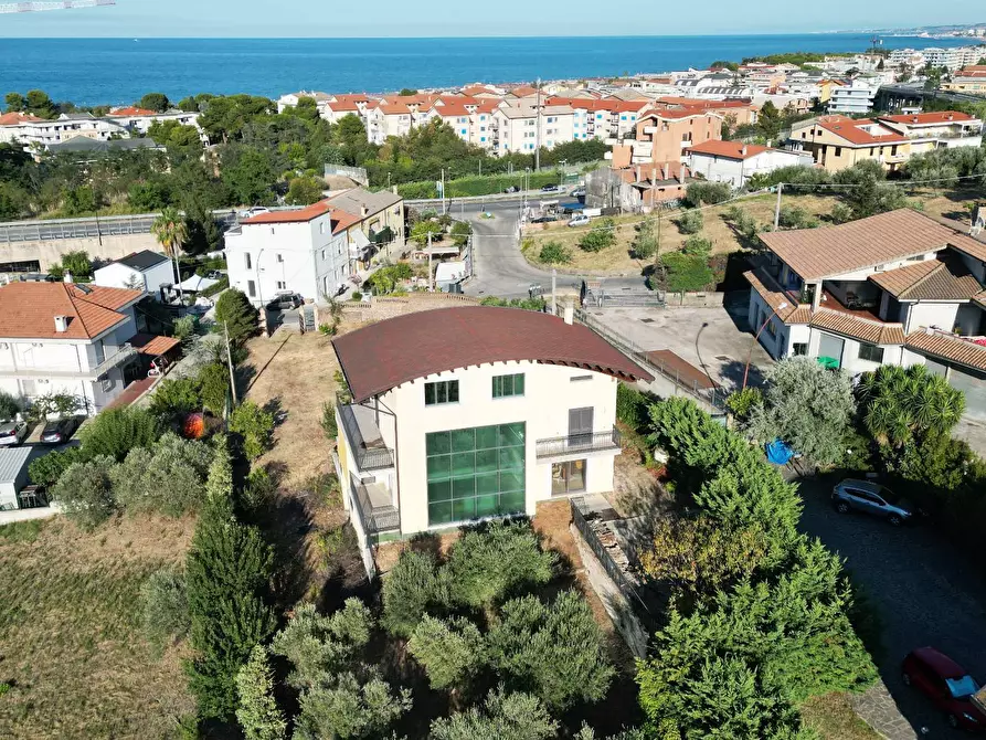 Immagine 7 di Villa in vendita  in VIA MONTEVECCHIO a Vasto
