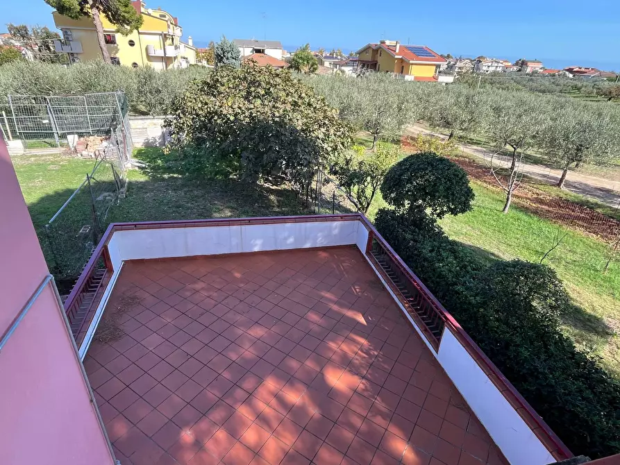 Immagine 10 di Villa in vendita  in via San Sisto a Vasto