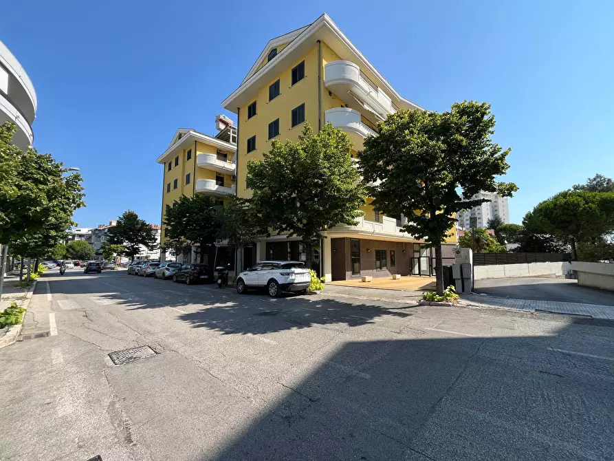 Immagine 4 di Locale commerciale in vendita  in VIA MARCO POLO a Vasto