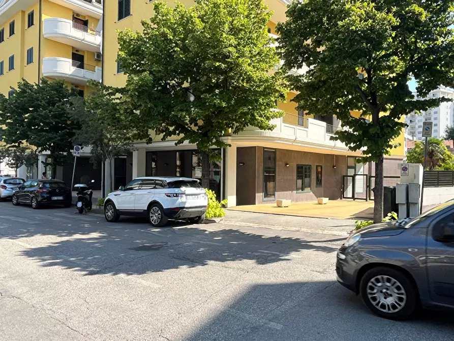 Immagine 6 di Locale commerciale in vendita  in VIA MARCO POLO a Vasto