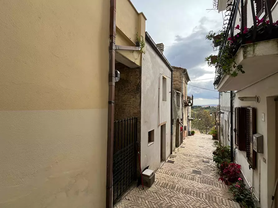Immagine 2 di Casa semindipendente in vendita  in I VICO CORSO DE RISEIS a Scerni