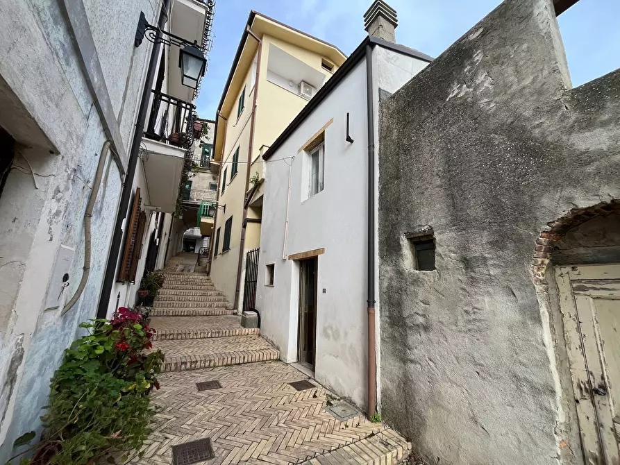 Immagine 1 di Casa semindipendente in vendita  in I VICO CORSO DE RISEIS a Scerni