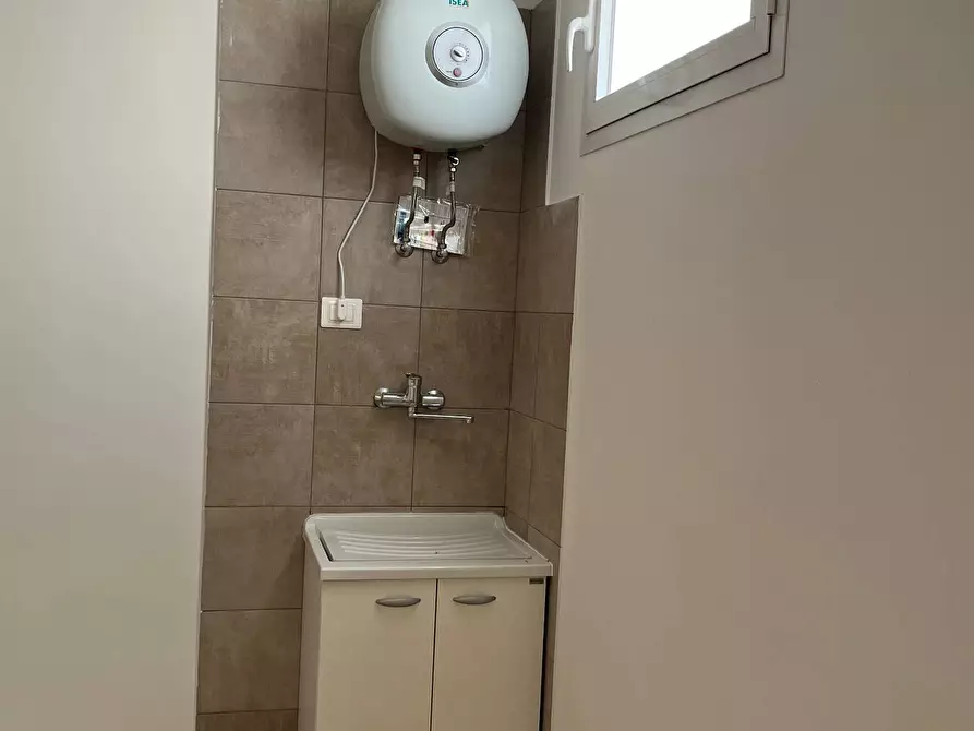 Immagine 2 di Box auto in vendita  in VIA PERTH a Vasto