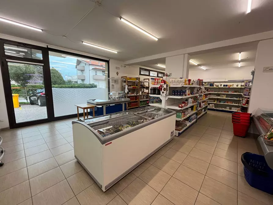 Immagine 5 di Attività commerciale in vendita  in VIA INCORONATA a Vasto