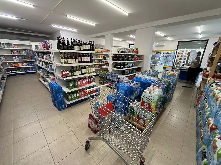 Immagine 6 di Attività commerciale in vendita  in VIA INCORONATA a Vasto