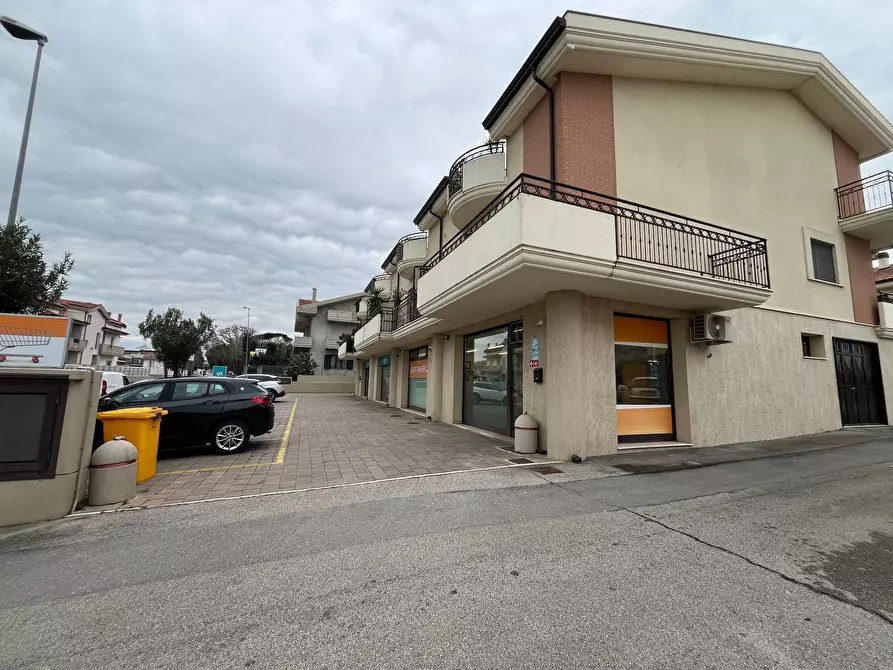 Immagine 2 di Attività commerciale in vendita  in VIA INCORONATA a Vasto