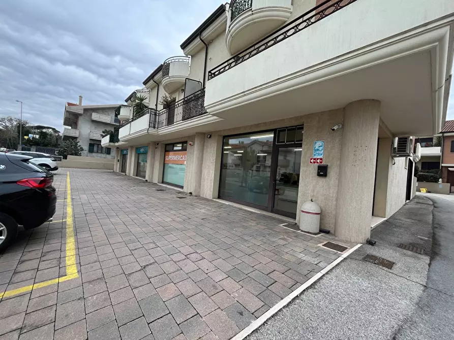 Immagine 12 di Attività commerciale in vendita  in VIA INCORONATA a Vasto