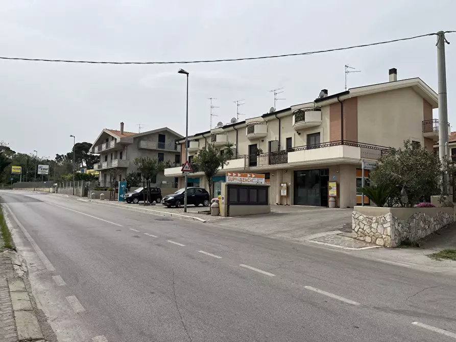 Immagine 2 di Locale commerciale in affitto  in VIA INCORONATA 33 a Vasto