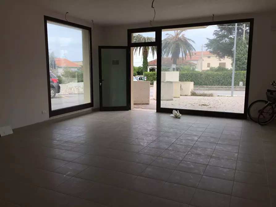 Immagine 6 di Locale commerciale in affitto  in VIA INCORONATA 33 a Vasto