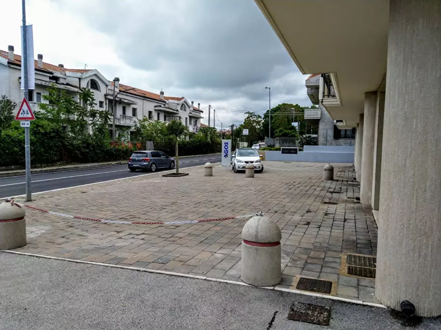 Immagine 9 di Locale commerciale in affitto  in VIA INCORONATA 33 a Vasto