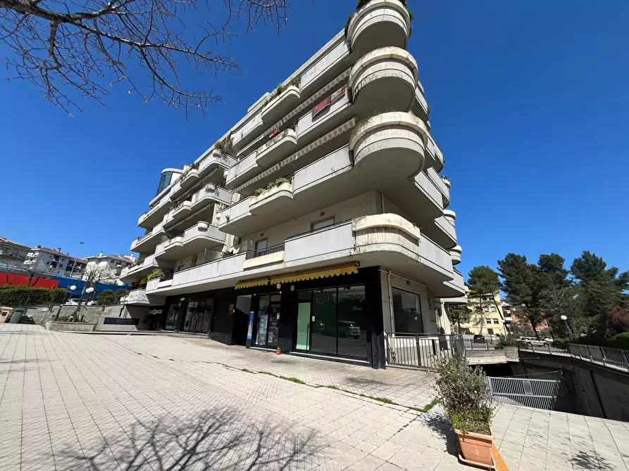 Immagine 8 di Locale commerciale in affitto  in CORSO EUROPA a Vasto