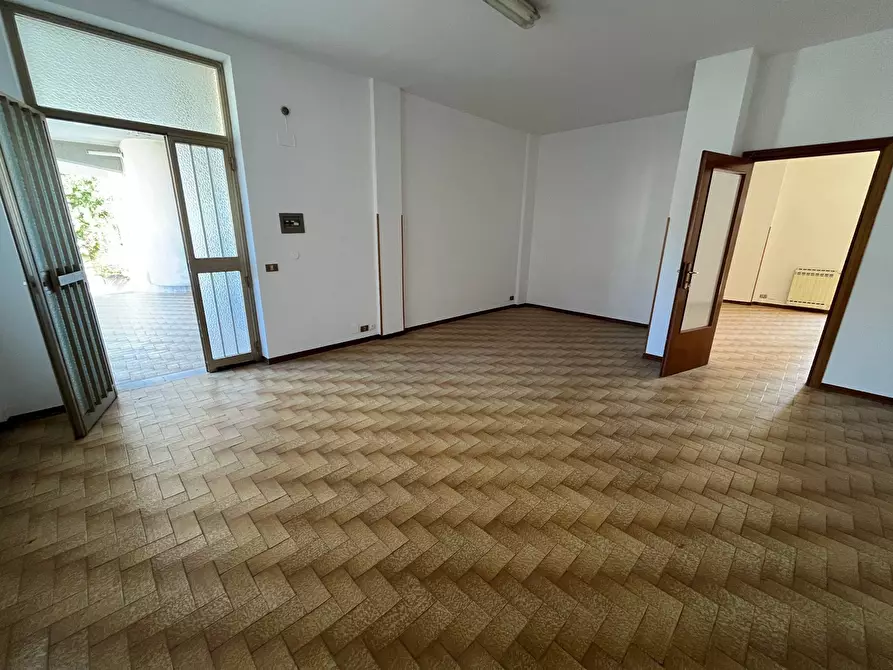 Immagine 1 di Locale commerciale in vendita  in CORSO EUROPA a Vasto