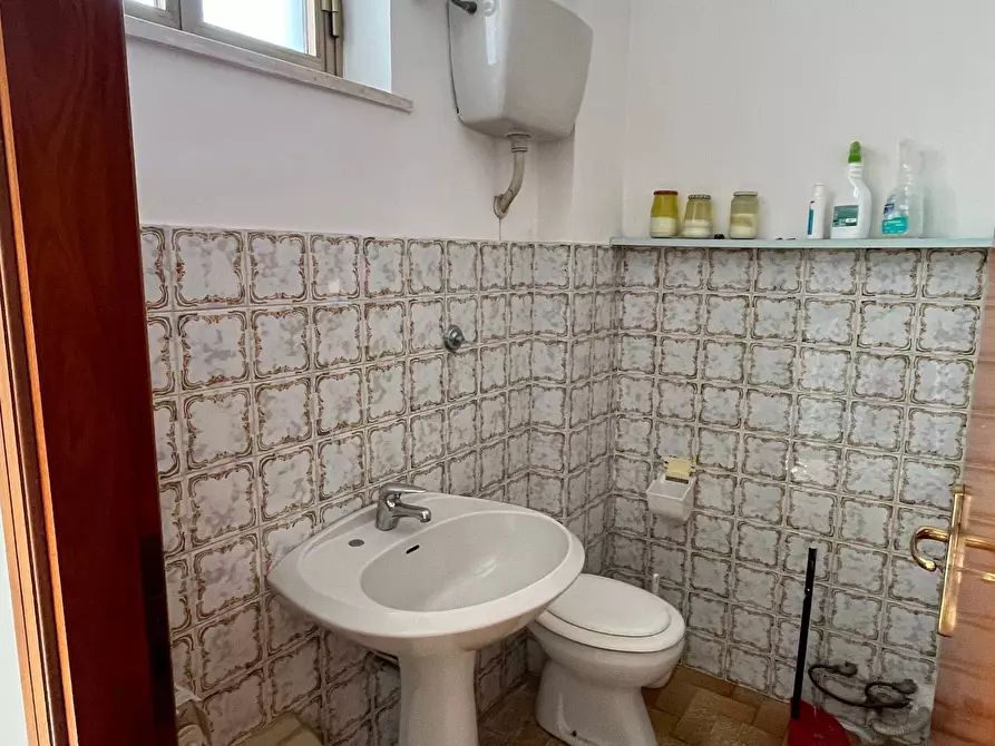 Immagine 8 di Locale commerciale in vendita  in CORSO EUROPA a Vasto