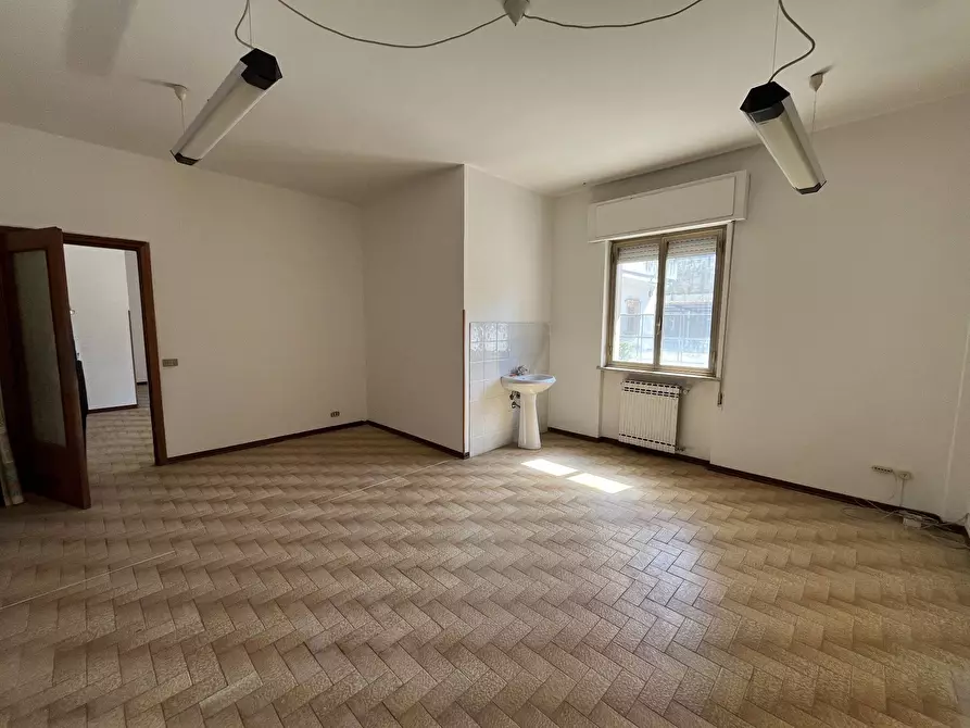 Immagine 6 di Locale commerciale in vendita  in CORSO EUROPA a Vasto