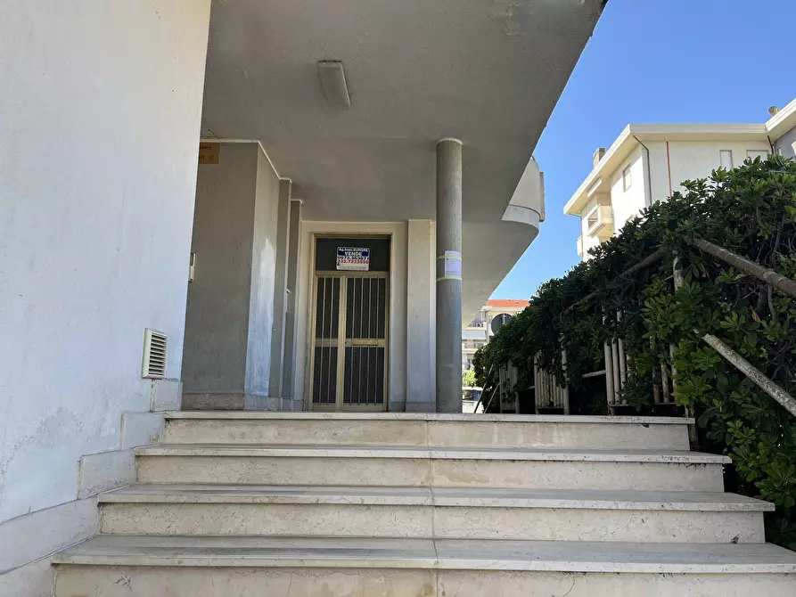 Immagine 9 di Locale commerciale in vendita  in CORSO EUROPA a Vasto