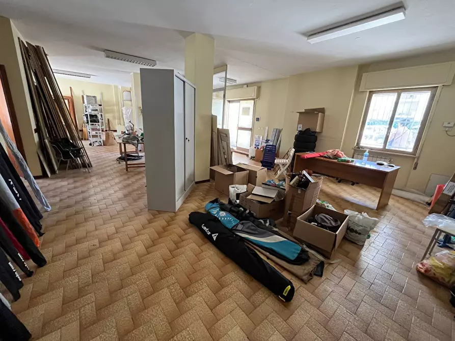 Immagine 11 di Locale commerciale in vendita  in CORSO EUROPA a Vasto