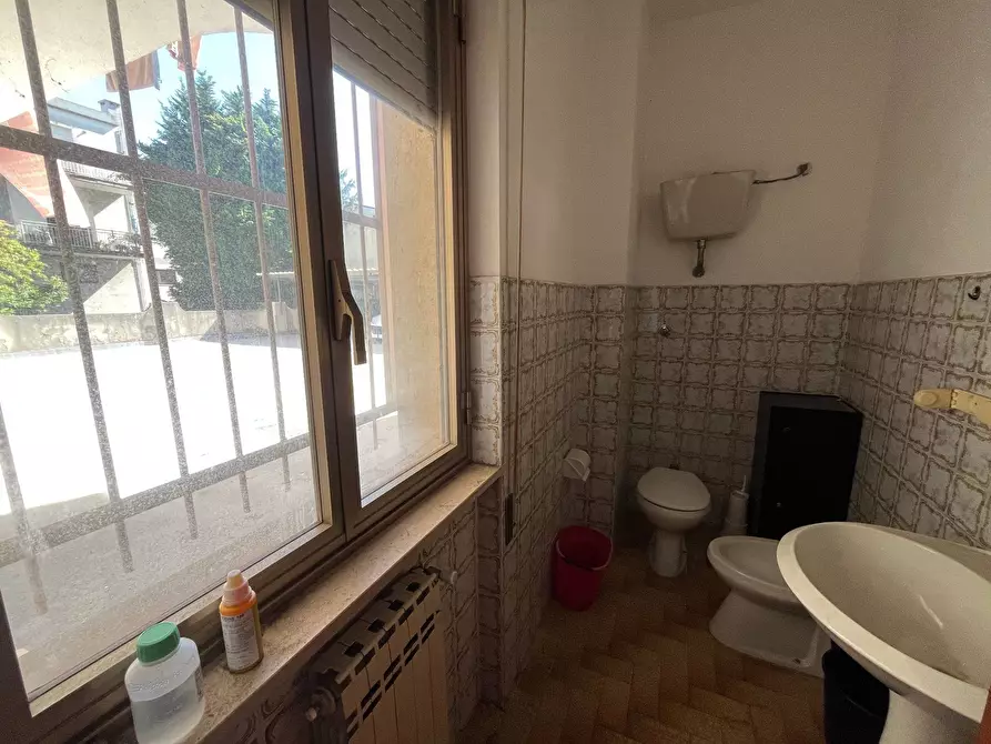 Immagine 12 di Locale commerciale in vendita  in CORSO EUROPA a Vasto