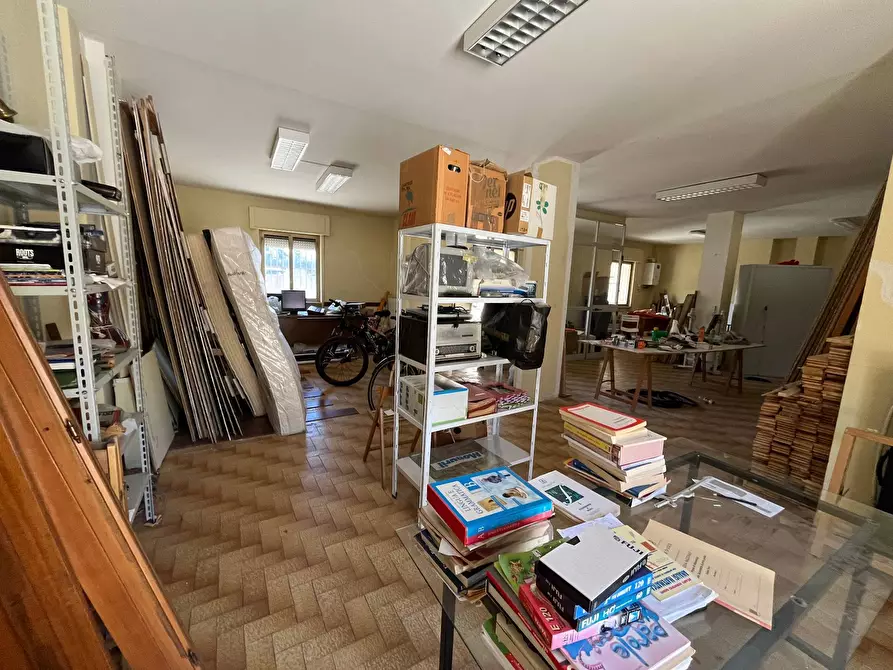 Immagine 14 di Locale commerciale in vendita  in CORSO EUROPA a Vasto