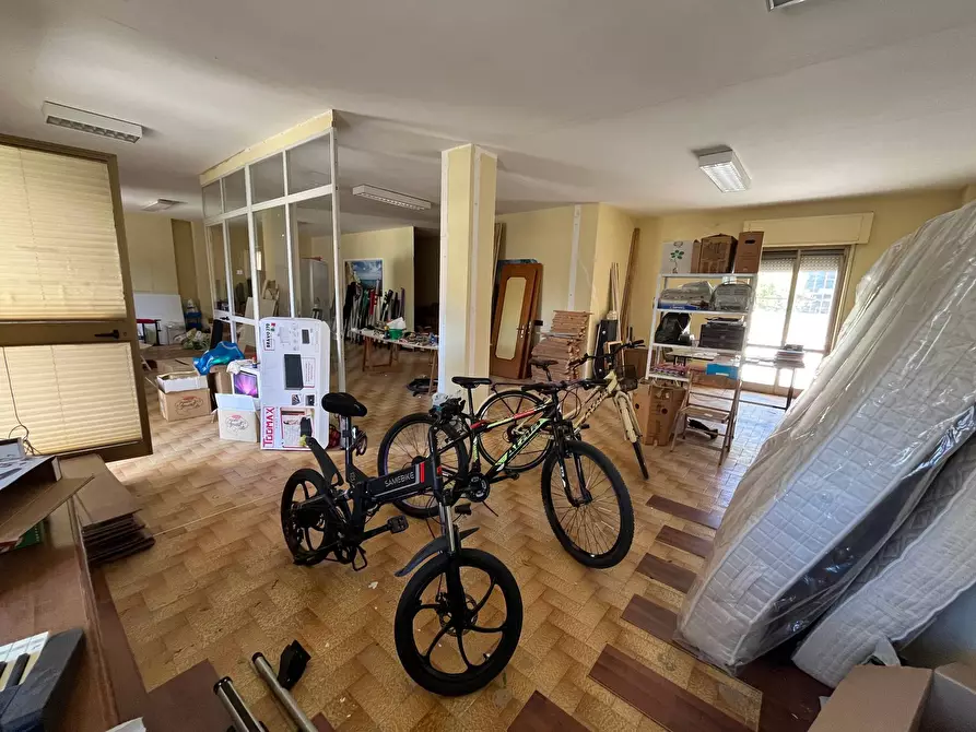Immagine 16 di Locale commerciale in vendita  in CORSO EUROPA a Vasto