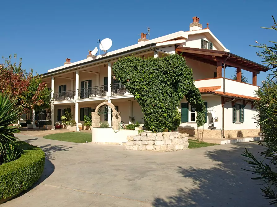 Immagine 3 di Villa in vendita  in VIA PIANO CROCE a Pollutri