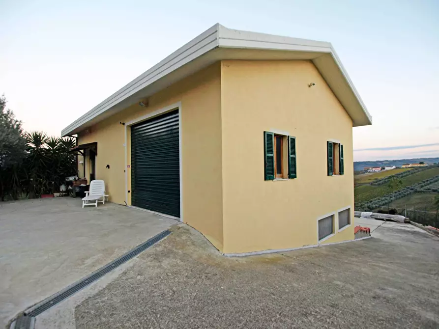 Immagine 23 di Villa in vendita  in VIA PIANO CROCE a Pollutri