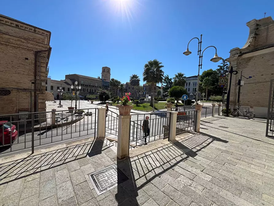 Immagine 6 di Locale commerciale in affitto  in piazza Rossetti a Vasto