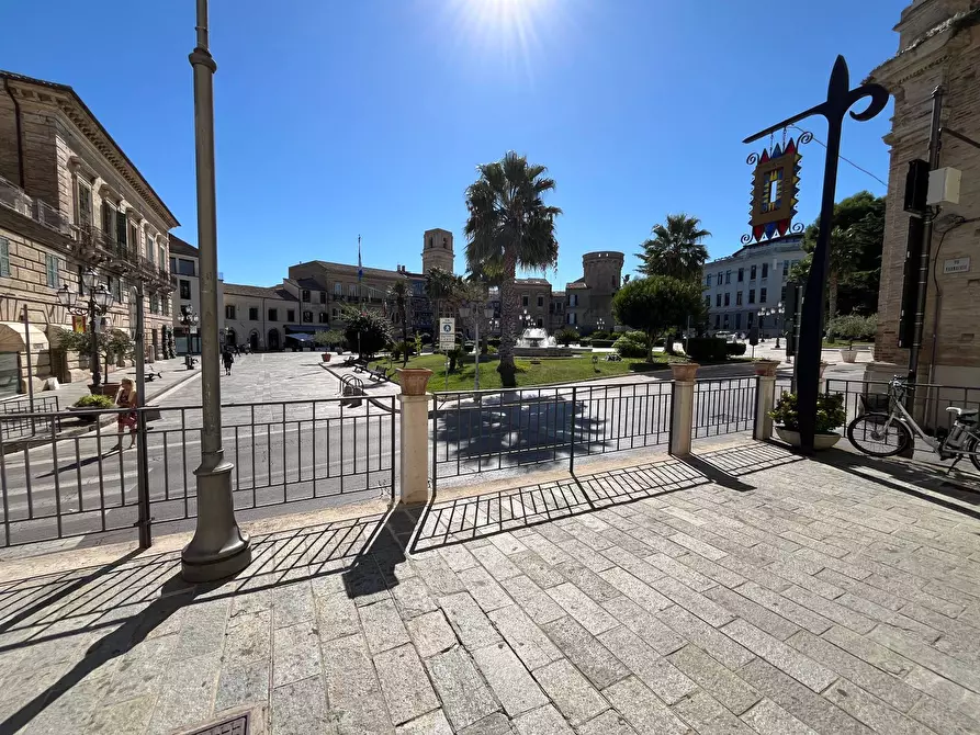 Immagine 1 di Locale commerciale in affitto  in piazza Rossetti a Vasto