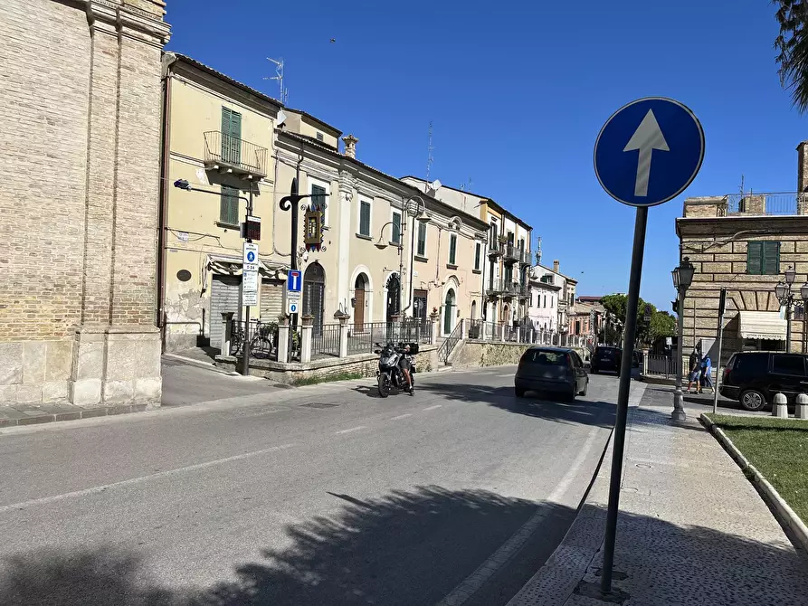 Immagine 8 di Locale commerciale in affitto  in piazza Rossetti a Vasto
