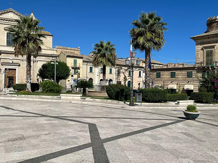 Immagine 10 di Locale commerciale in affitto  in piazza Rossetti a Vasto