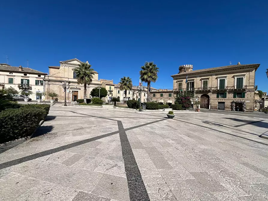 Immagine 15 di Locale commerciale in affitto  in piazza Rossetti a Vasto