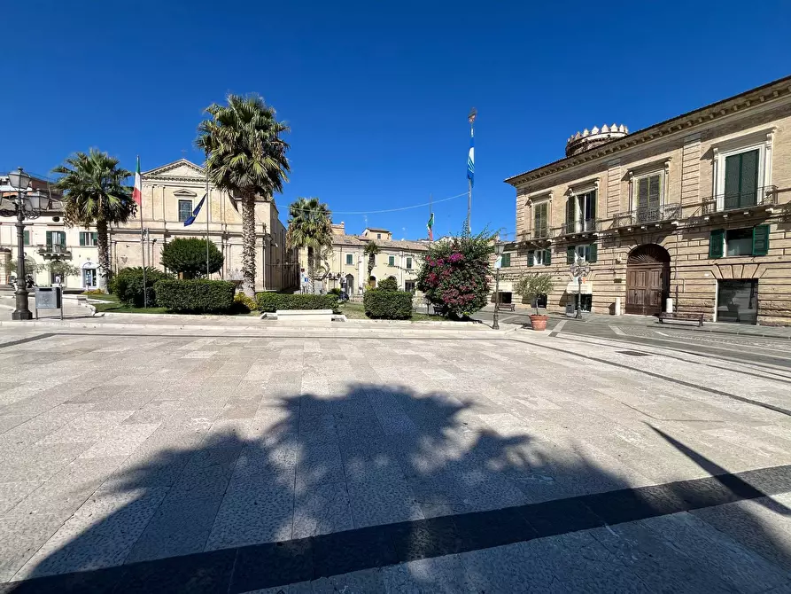 Immagine 17 di Locale commerciale in affitto  in piazza Rossetti a Vasto