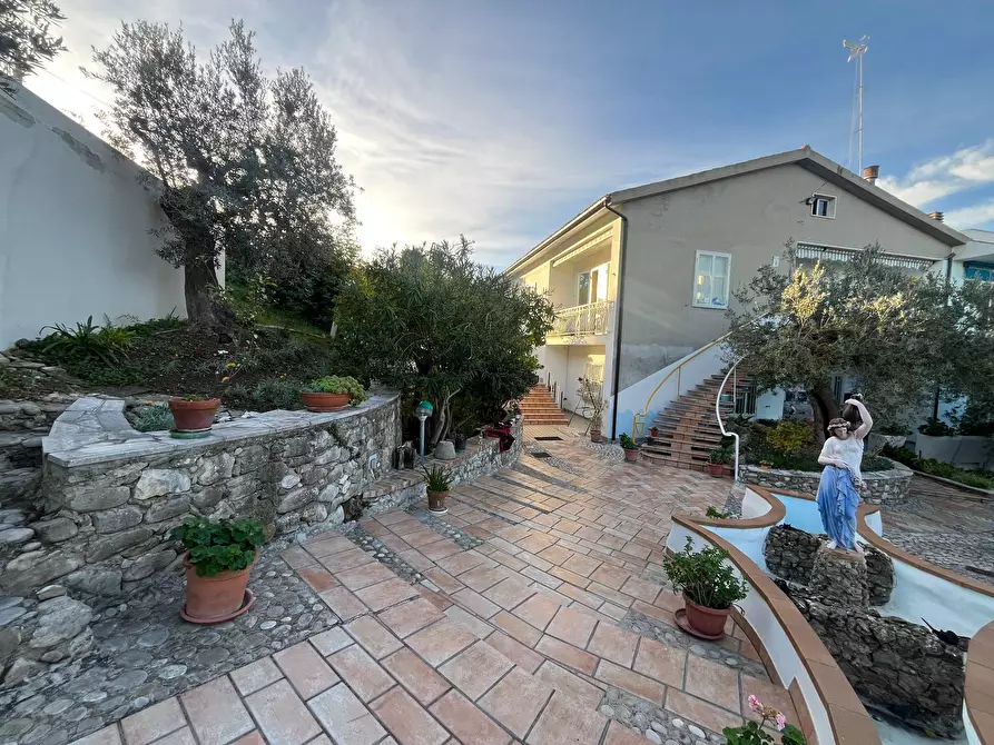 Immagine 9 di Villa in vendita  in via Alessandro III a Vasto